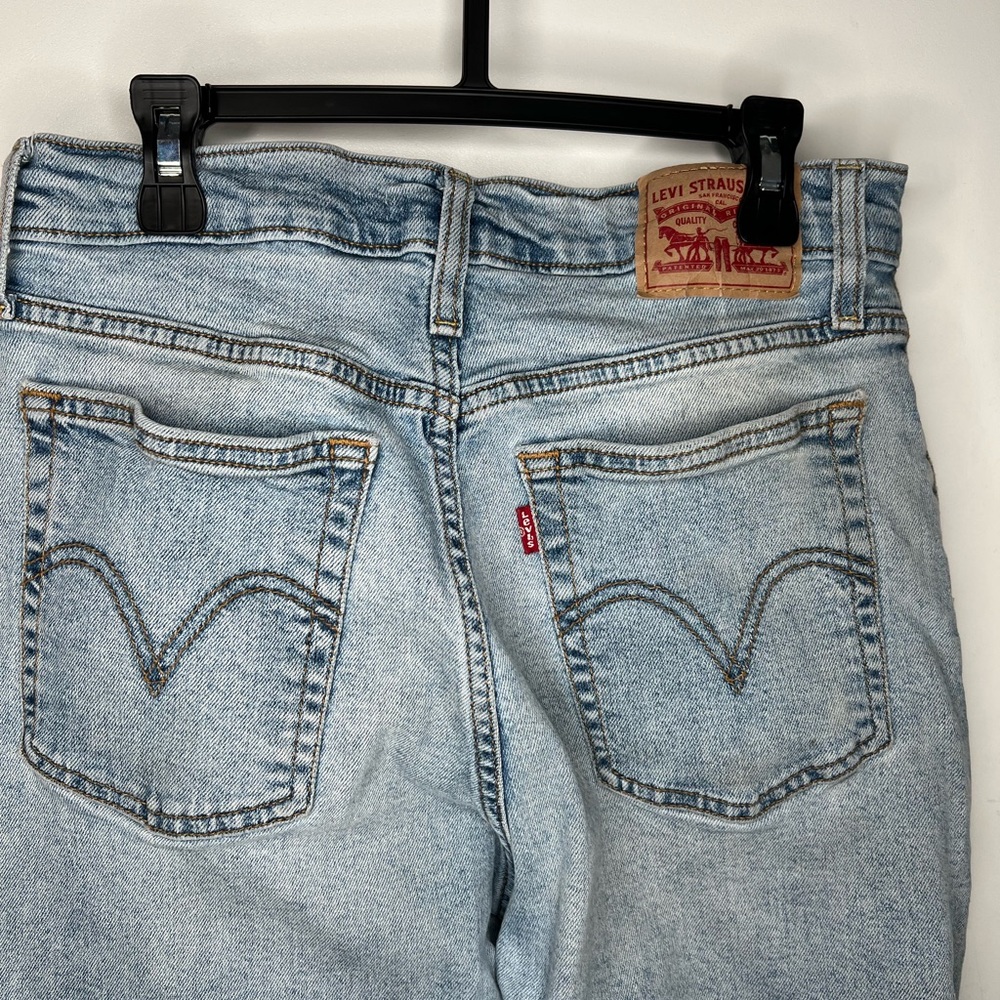 Levi’s Wedgie Straight High rise Light Blue Distressed Women's Jeans